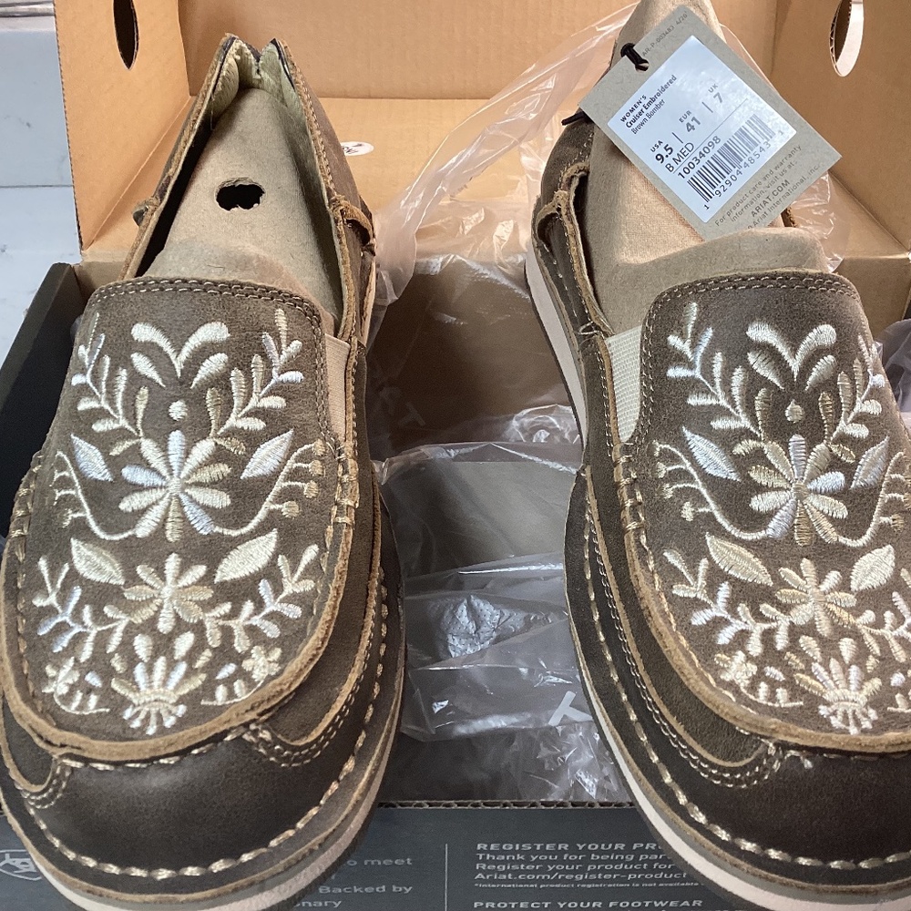 Ariat Womens 9.5 Tan Leather Embroidered Cruiser Slip Ons NWT